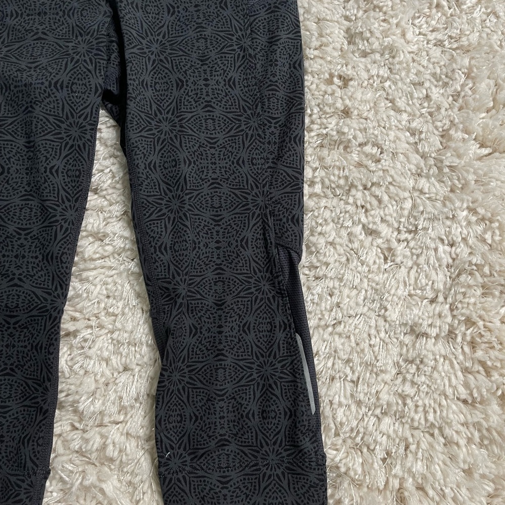 Athleta Patterned Cropped Athletic Legging Size Xs - image 2